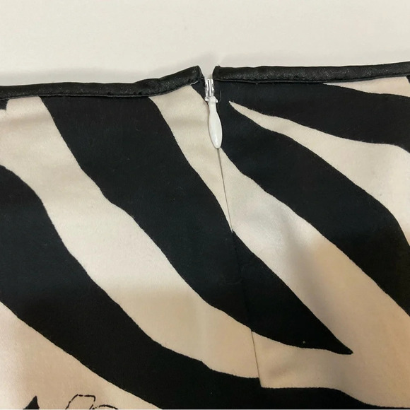 WHITE HOUSE BLACK MARKET SKIRT-SIZE 4 ZEBRA PRINT AND FLOWERS - Picture 12 of 12